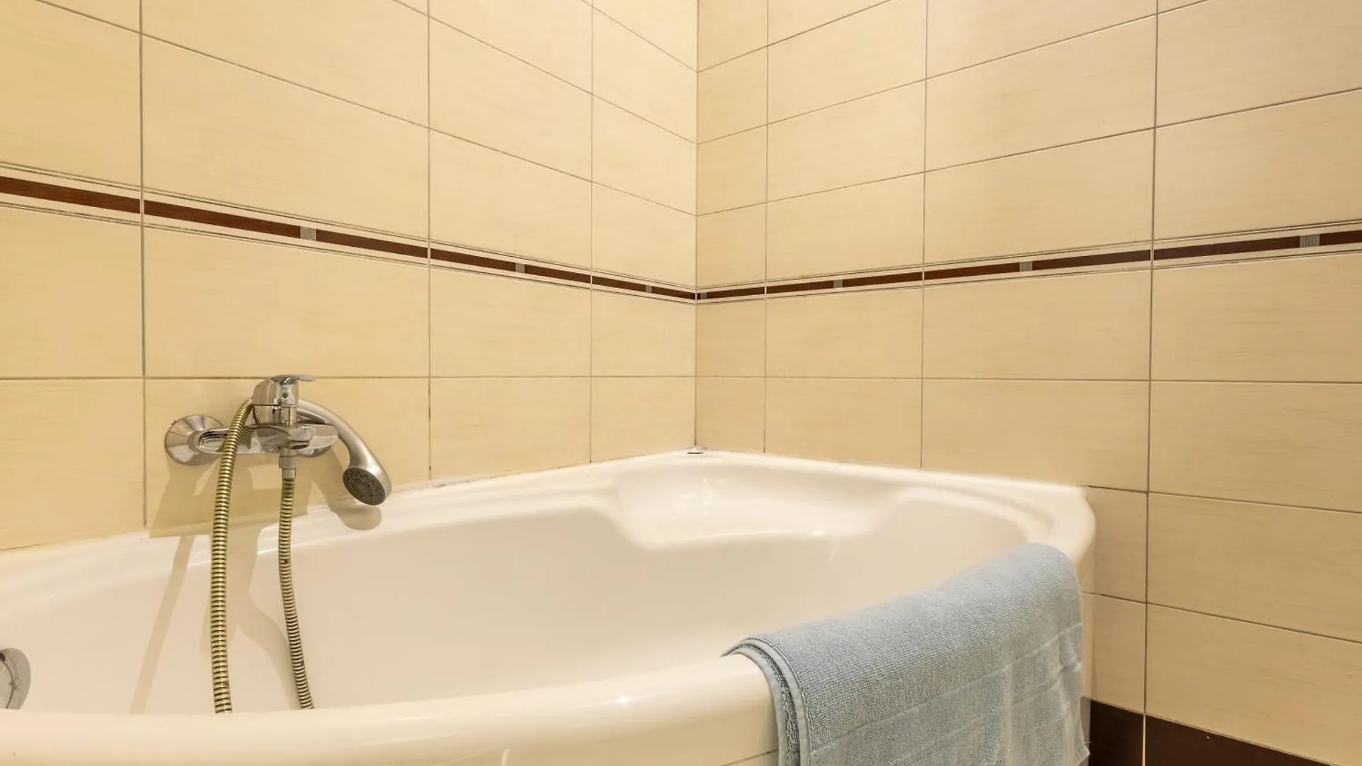 Spacious St Julians Apt Sleep 7 Huge Terrace By Quicktrips San Julián Apartamento