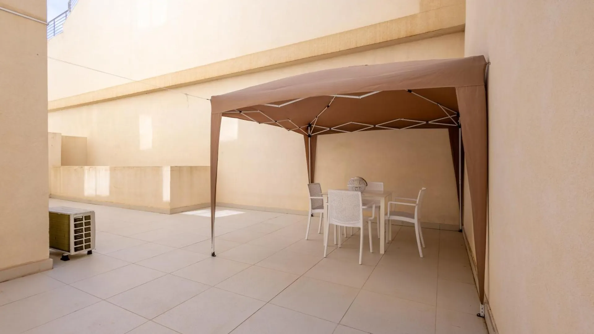 Spacious St Julians Apt Sleep 7 Huge Terrace By Quicktrips San Julián 0*,  Malta